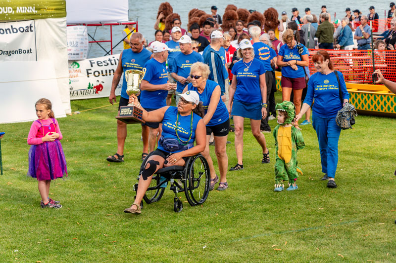 team photo with award